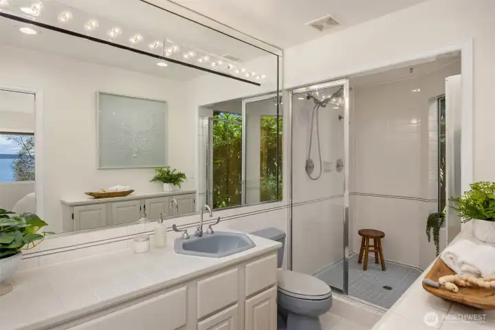 Primary ensuite bathroom