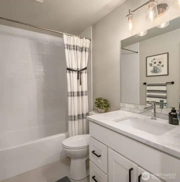 Main Floor Full Bath