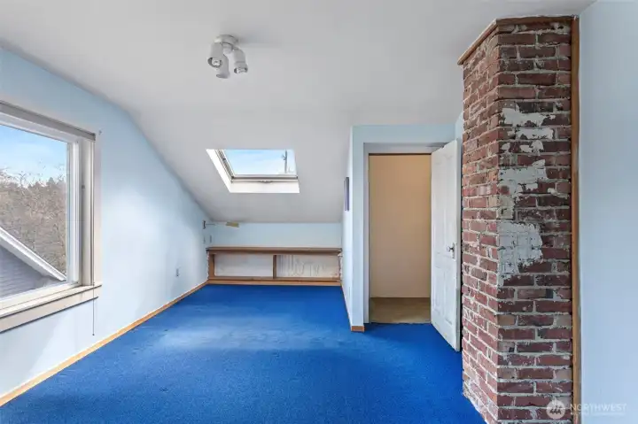 Upper level 4th bedroom.