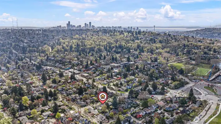 Southwest view into downtown Seattle, such a convenient location for community both to Seattle and Bellevue.