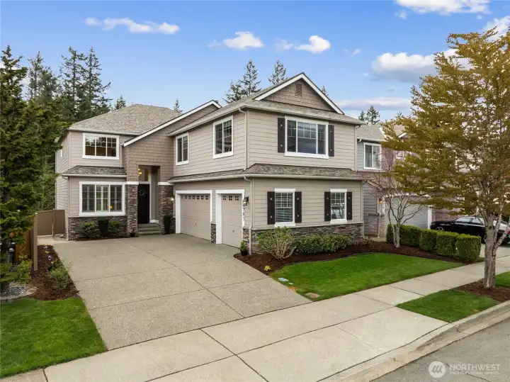 Exquisite 3030sf Murray Franklyn home.   Perfectly sited backing to a lush greenbelt for privacy and across from Crestview park.