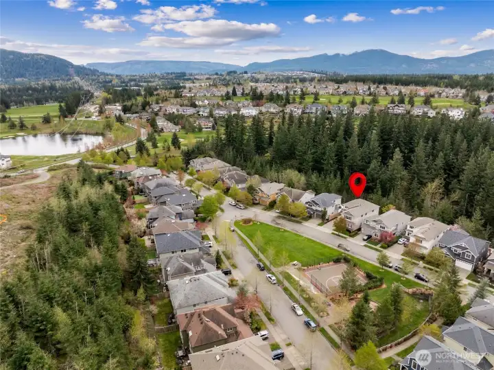 House backs to the lush greenbelt on the 8th tee.   Walk to Eagle Lake and the 9th tee, the TPC clubhouse or enjoy the extensive trail system.