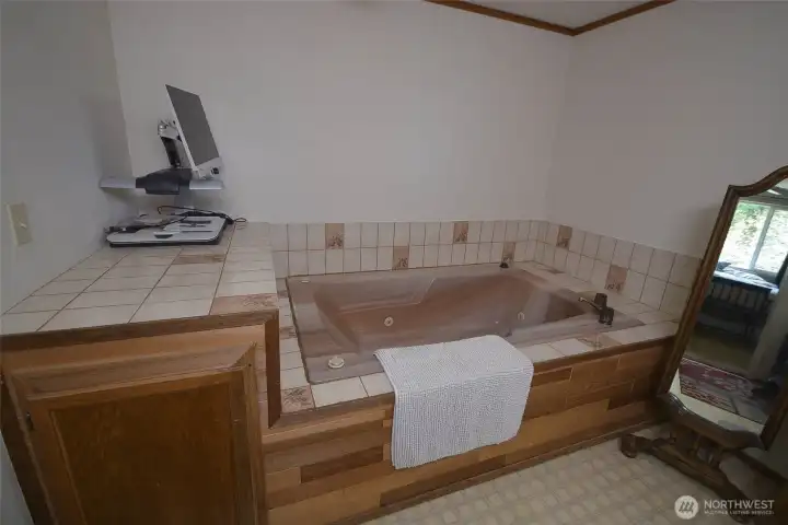 Primary Suite Jacuzzi Tub