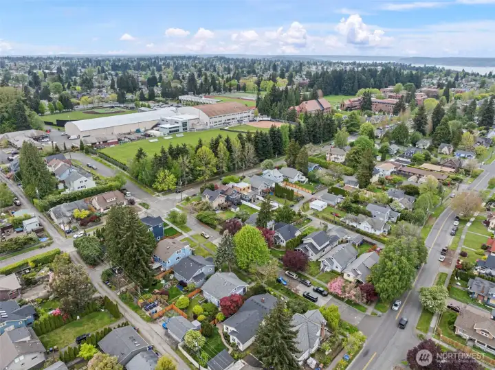 Walking distance to UPS, restaurants on 6th Ave, Farmers Market