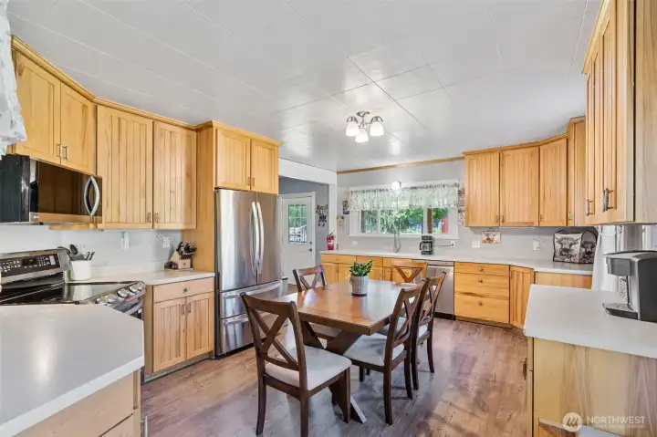 Beautifully updated farmhouse kitchen