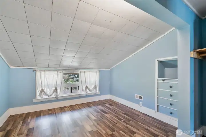 Bedroom 3 with character