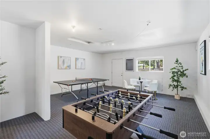 Recreational / Bonus Room w/Exterior Door