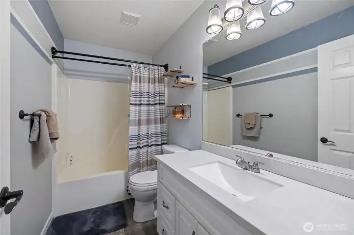 Guest / Hall Bath Guest / Hall Bath