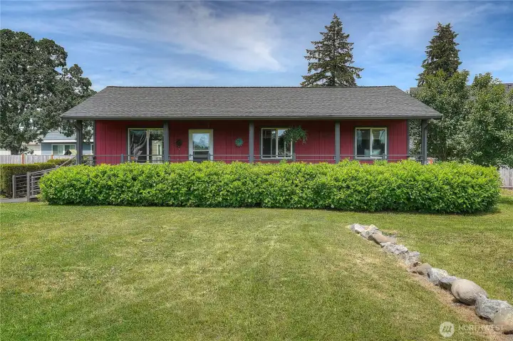 Detached Additional Dwelling Unit with 2 beds and accessible entrance and shower Detached Additional Dwelling Unit with 2 beds and accessible entrance and shower