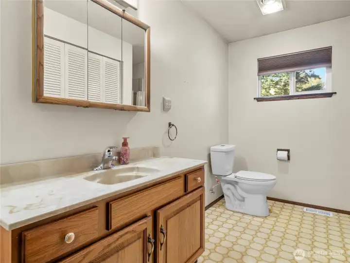 Primary 3/4 bathroom
