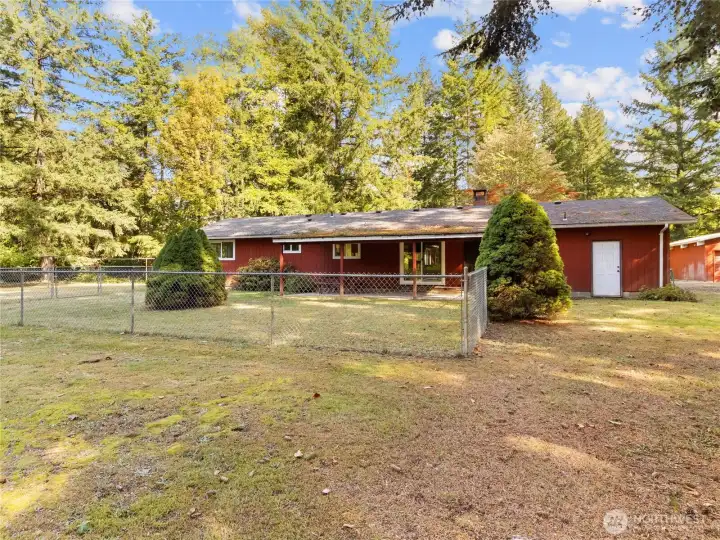 Space to rear of home