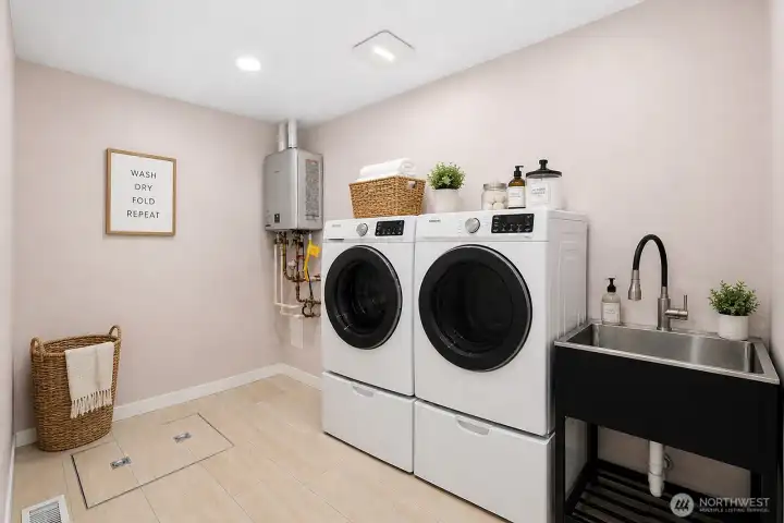 Virtually Staged Laundry Room