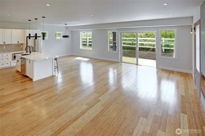 Love the Bright and Open Plan~