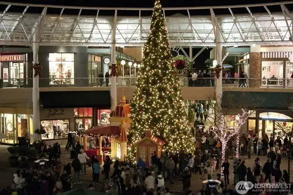 Redmond town shopping center is nearby