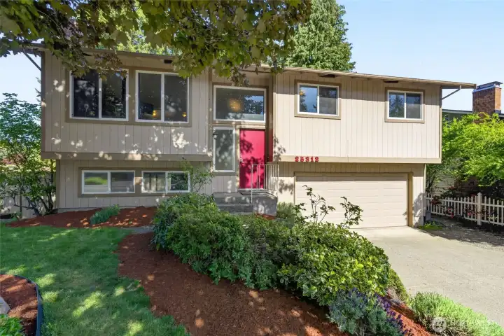 Charming curb appeal in a quiet established neighborhood. Charming curb appeal in a quiet established neighborhood.