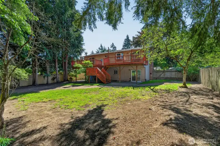 Large yard with endless gardening potential. Large yard with endless gardening potential.