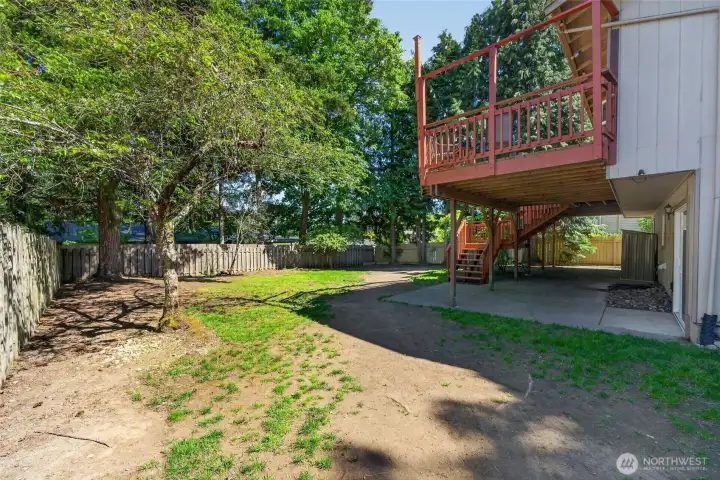 Plenty of room for pets, play, and gardening. Plenty of room for pets, play, and gardening.