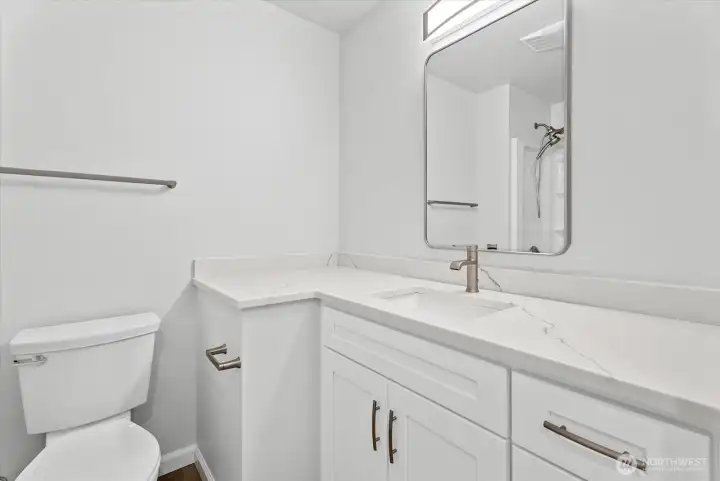 Full second bath with shower/tub Full second bath with shower/tub