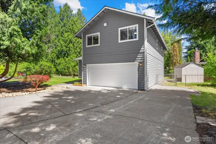 Ample car and RV parking Ample car and RV parking