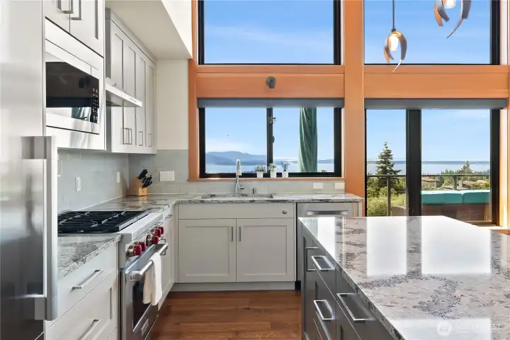 Stunning quartz countertops in the kitchen