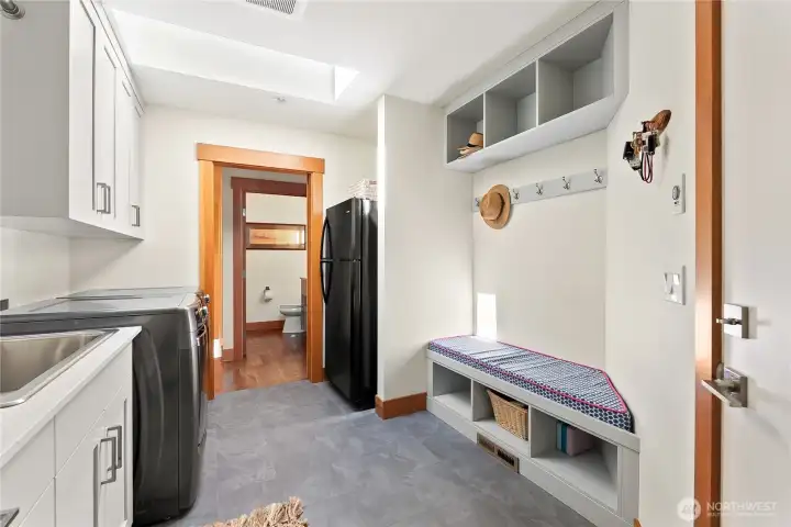 Spacious and functional mud and utility room with access to the garage.