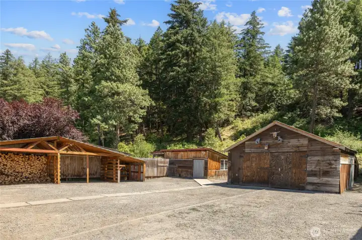 WOW talk about your outdoor area! Tons of storage and room for parking all your toys, garden space or lawn area you choose! WOW talk about your outdoor area! Tons of storage and room for parking all your toys, garden space or lawn area you choose!