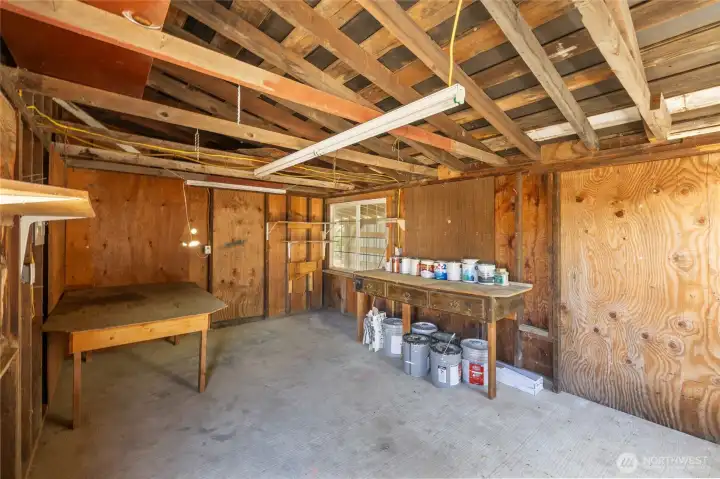 Inside the shop area next to the garage, lighting and electrical in here ready for your projects, home office or whatever you choose! Inside the shop area next to the garage, lighting and electrical in here ready for your projects, home office or whatever you choose!