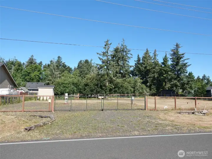 Front of the one lot w/ the RV pad. Front of the one lot w/ the RV pad.