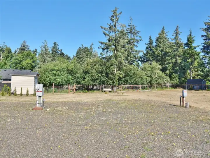 Large gravel RV pad w/ dual utility hook-ups on both sides. Large gravel RV pad w/ dual utility hook-ups on both sides.