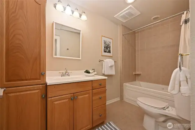 Full bath on lower.