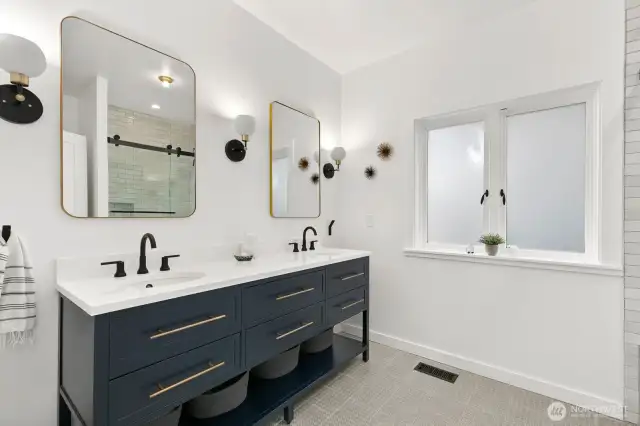 Main floor bath #2