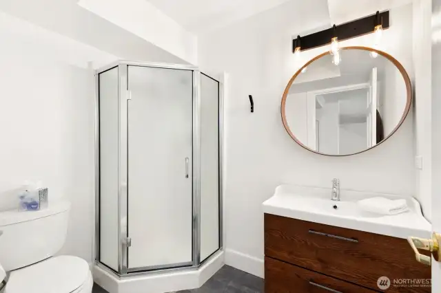 Lower level 3/4 bath
