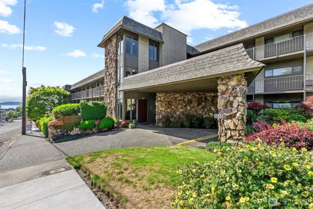 A secure lobby entrance and a pass through driveway for smooth pickups and drop offs.