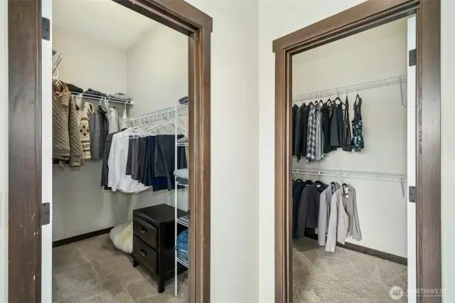 2 walk-in closets