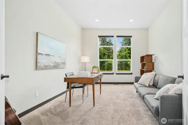 Bonus room / office that can easily be used at 4th bedroom