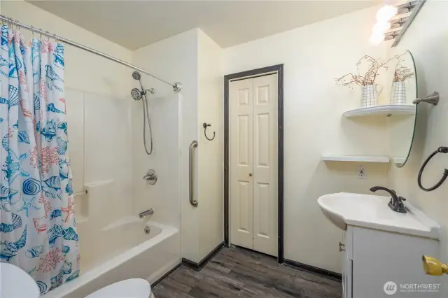Guest bathroom.