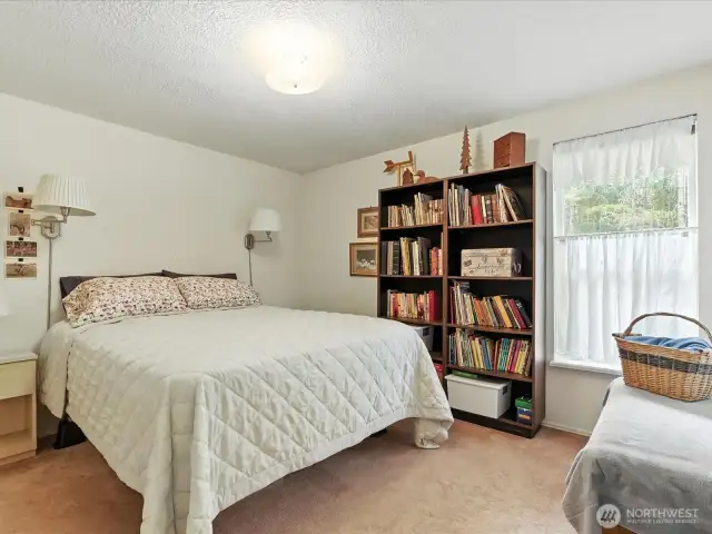 Bright 3rd bedroom large enough to hold a queen size bed