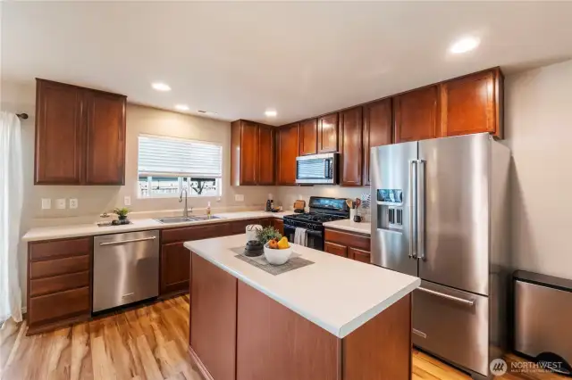 Stainless & Black appliances, large island