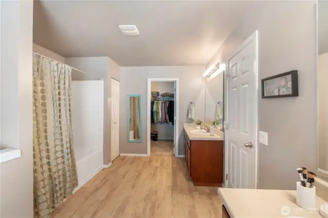 Dual sinks, plenty of counter top and storage space