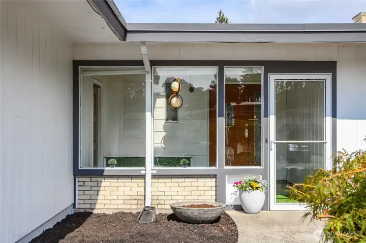 FRONT ENTRANCE / SUN PORCH/ MUD ROOM