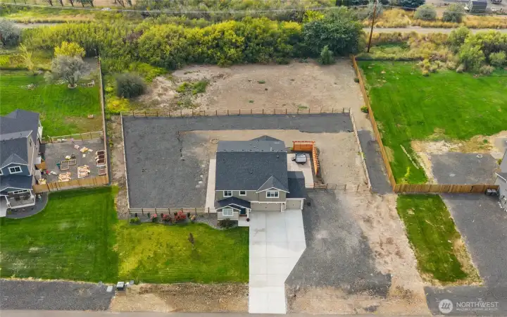 This 0.88 acre lot is bordered by the Palouse to Cascades Trail and provides endless opportunities!