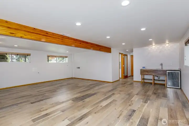 Recreation room with Wet bar & wine refrigerator