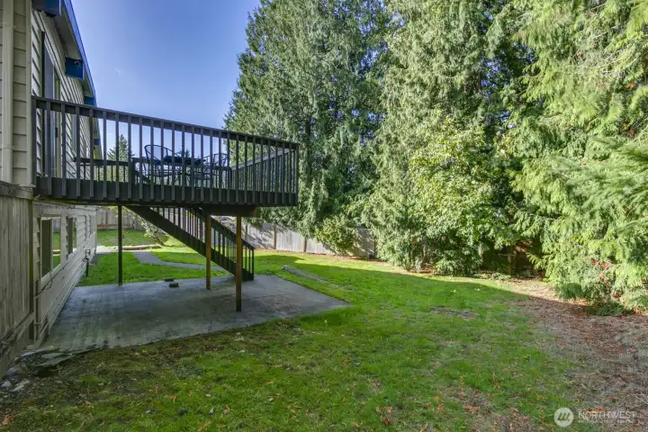 Deck off of the dining room with access to the backyard.