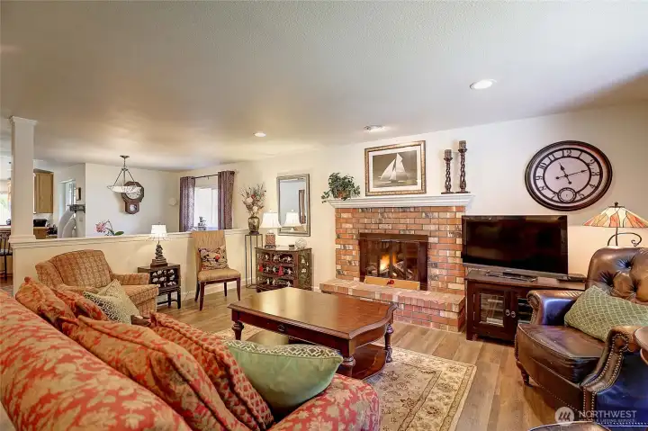 Warm and inviting + room for big gatherings~