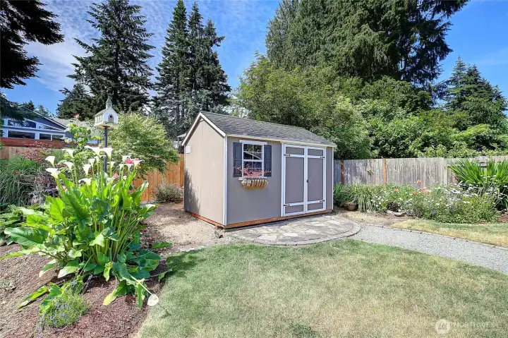Handy shed for all your "yard stuff"~