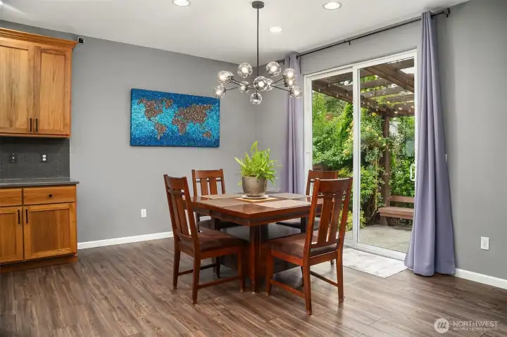 Informal eating space makes every morning feel like a retreat. Informal eating space makes every morning feel like a retreat.