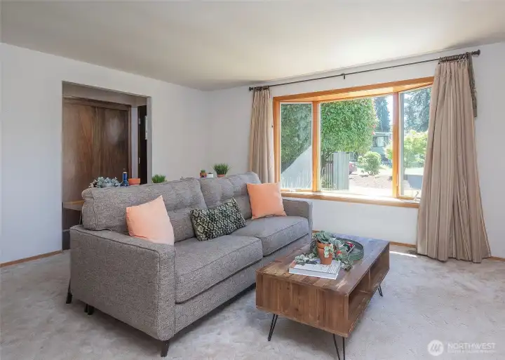 LA bright and airy front entry showcases views of the private cul-de-sac and picturesque front yard, setting the tone for the comfort and tranquility found throughout the home.