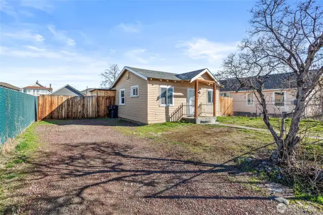 Tons of parking for the front house