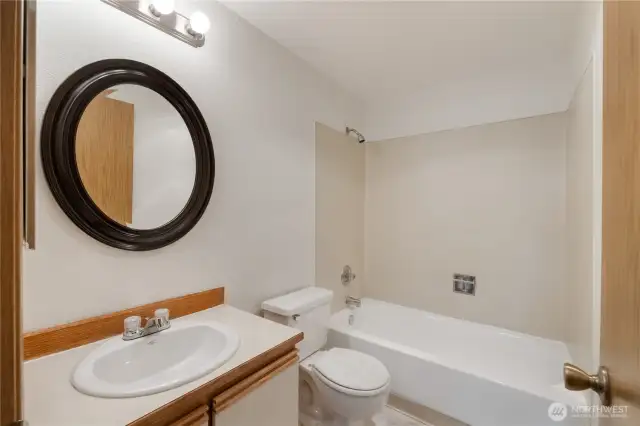 Main bathroom full bath. Freshly painted and tub refinished