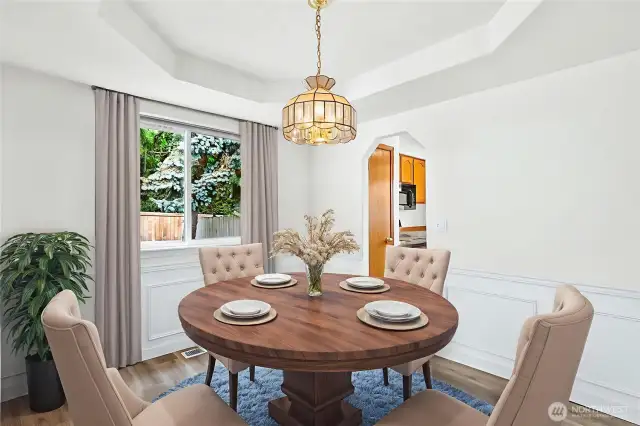 Virtually staged dining room